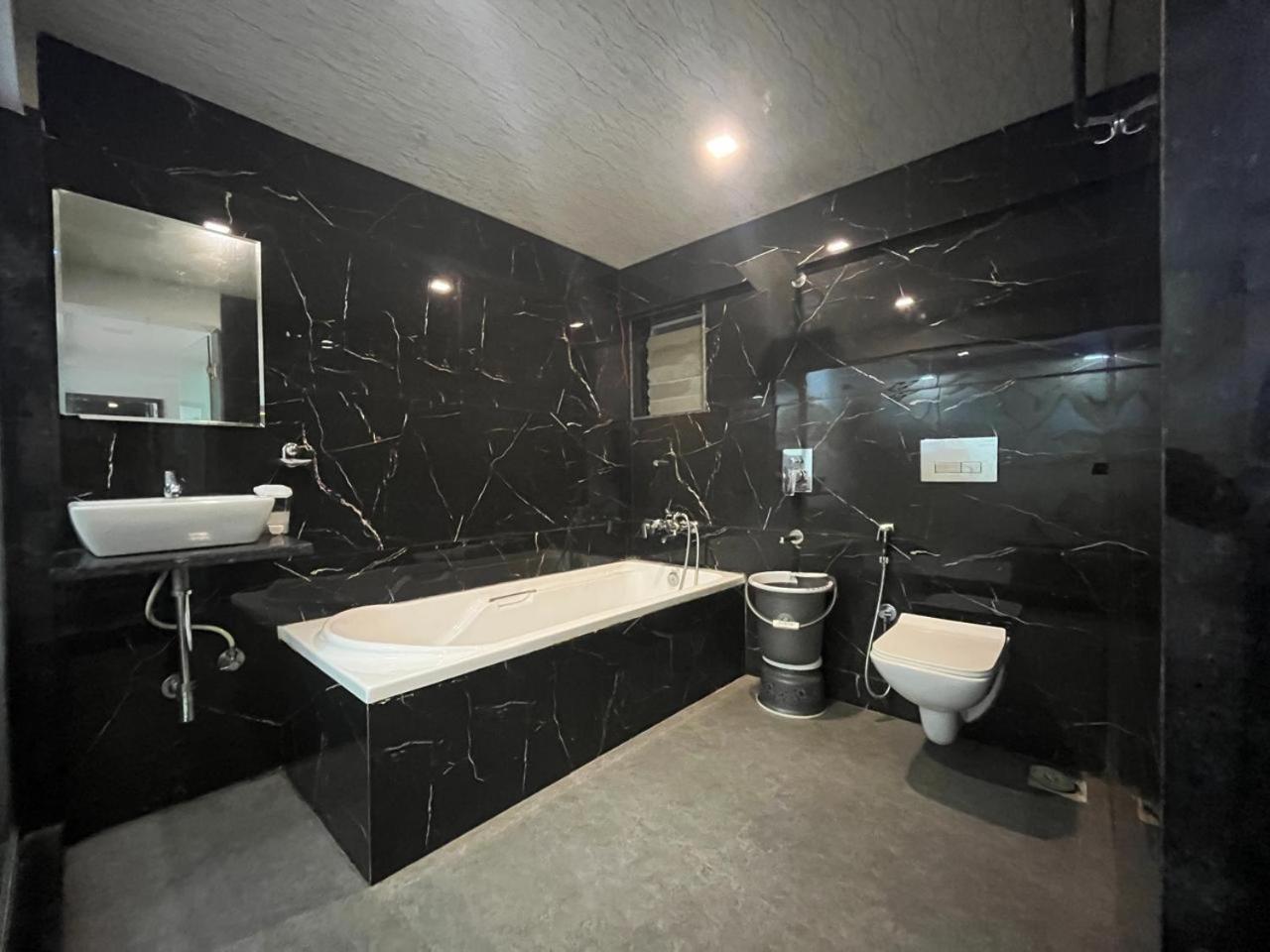 Arsh Executive Inn Dive Exteriér fotografie