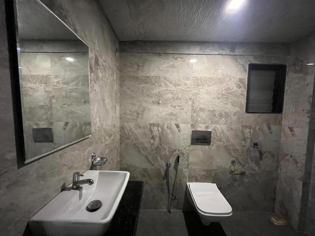 Arsh Executive Inn Dive Exteriér fotografie